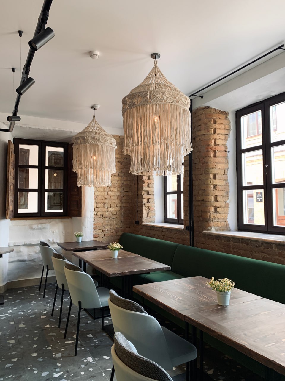 Фотогалерея кафе У Груши - интерьер и атмосфера заведения в центре Гродно