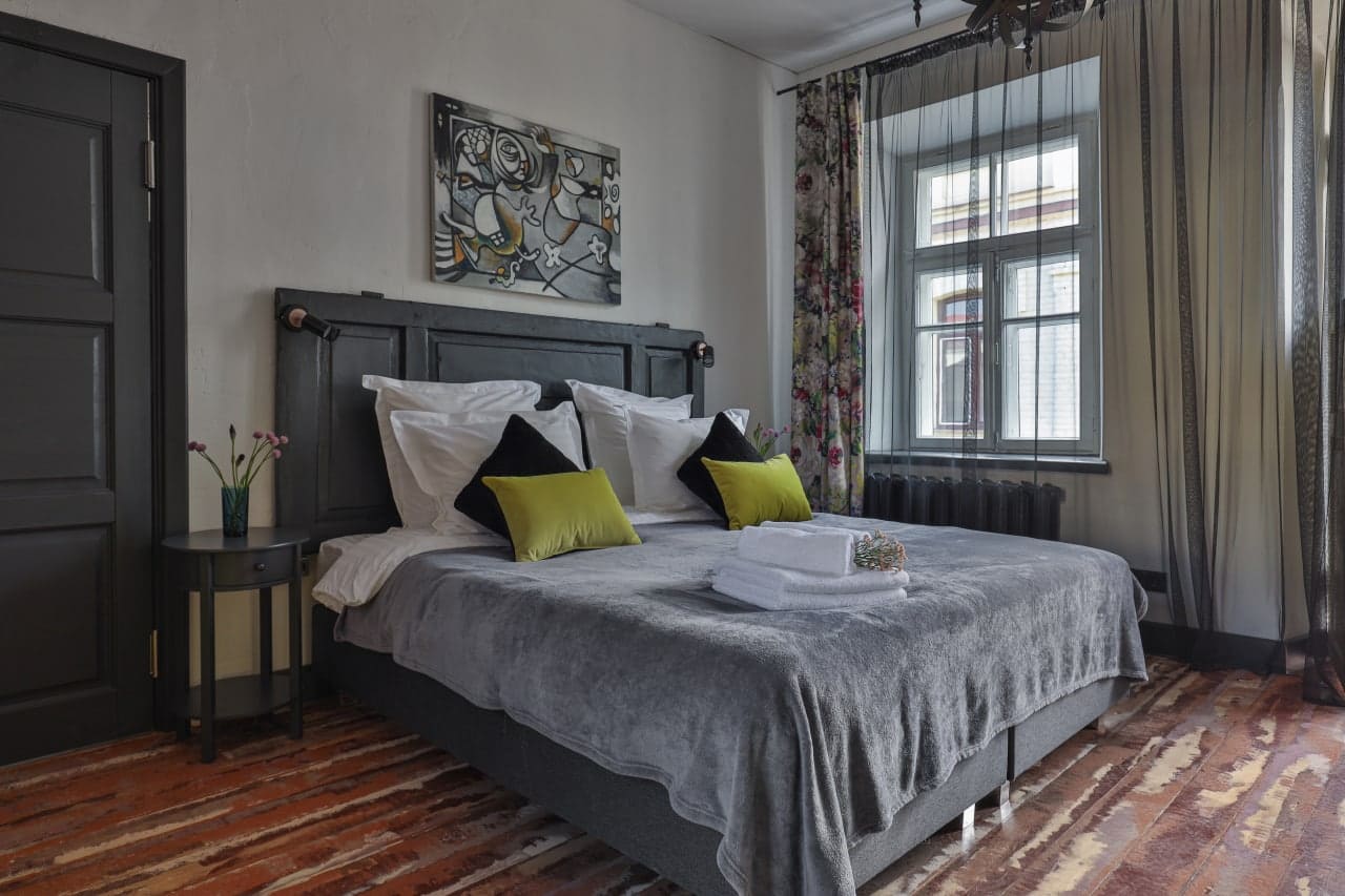 Апартаменты Студио №2 центр Гродно - кухонная зона и обеденный стол