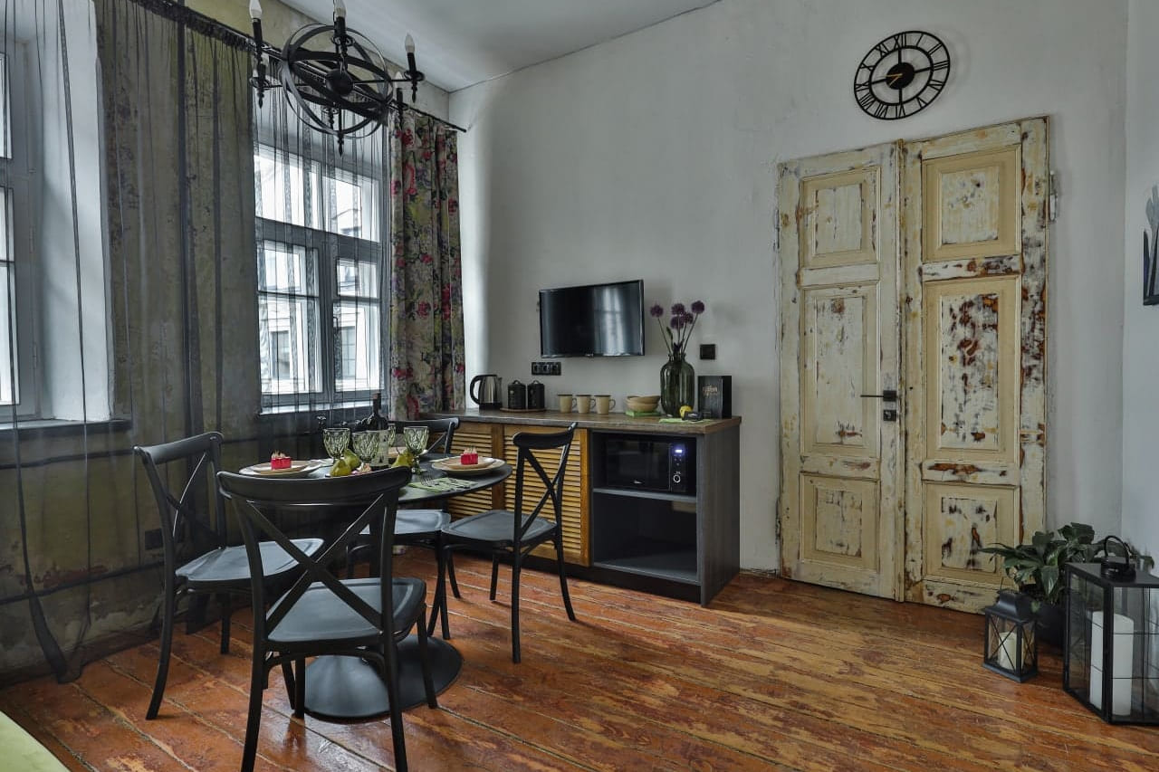 Апартаменты Студио №2 центр Гродно - рабочее место и зона отдыха