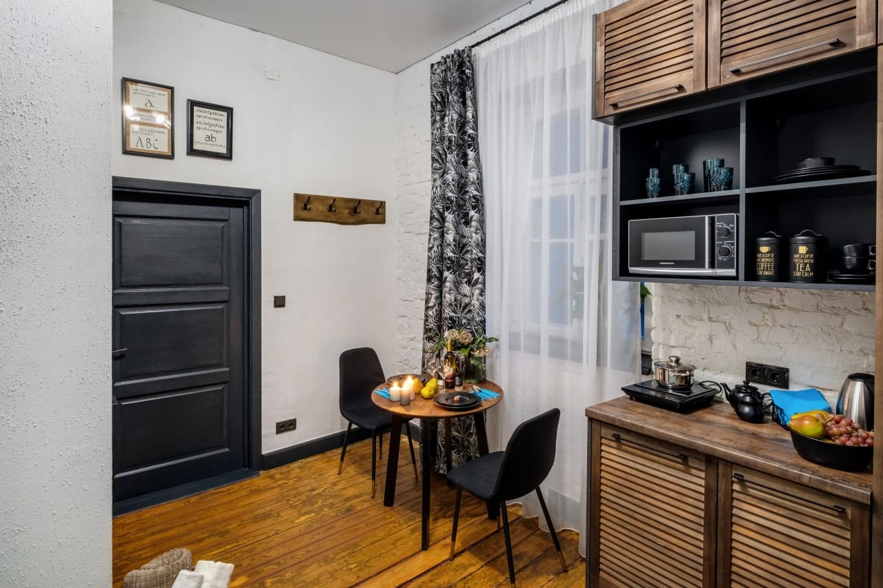 Апартаменты Студио №4 отель У Груши - спальная зона и зона отдыха